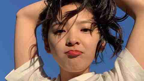 为了突显“甘蔗腿” 章若楠特意多穿一条“秋裤” 效果极A了！！